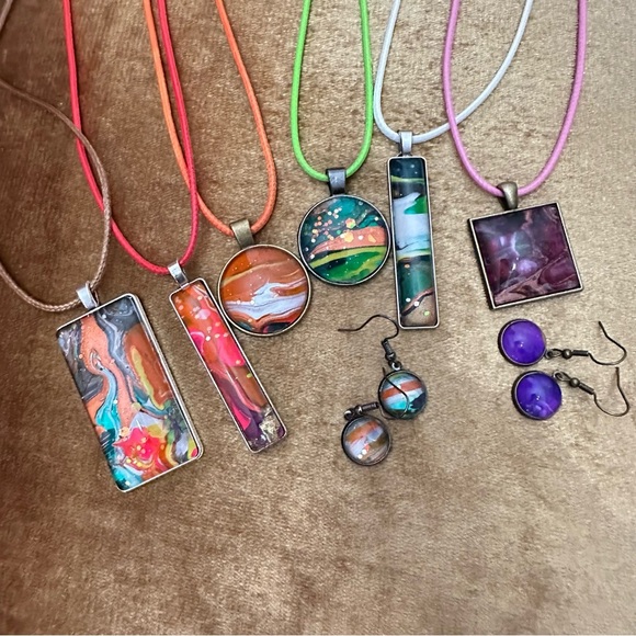 Pendant Necklaces Jewelry 8 Piece Lot OOAK HANDMADE Hand Painted signed 5517 - Picture 1 of 8